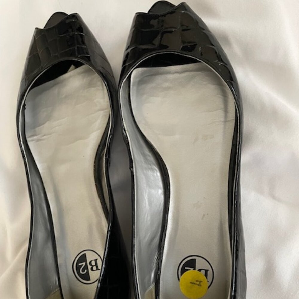 B2 (Browns) Black Flat Open Toe Women’s Shoes  S - 7 (37)